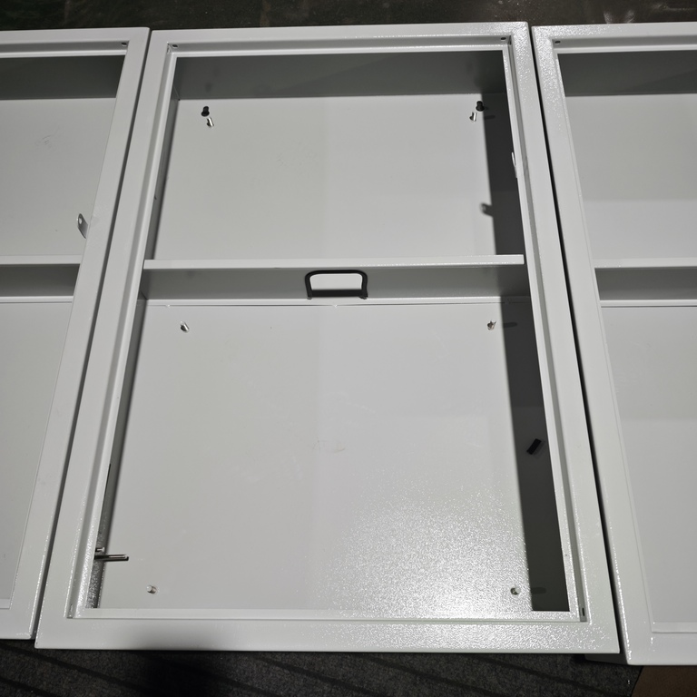 Η Ouyue Electric κυκλοφόρησε ένα ξεχωριστό κέλυφος μεταλλικού κουτιού διανομής διπλής στρώσης: με ξεχωριστές ζώνες ισχυρού και ασθενούς ρεύματος και προεγκατεστημένα μπουλόνια, συντομεύει το χρόνο συναρμολόγησης για πλήρη σετ